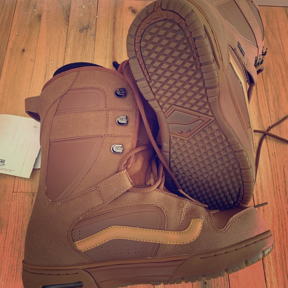 VAN Snowboarding Brand New Boots Size 13